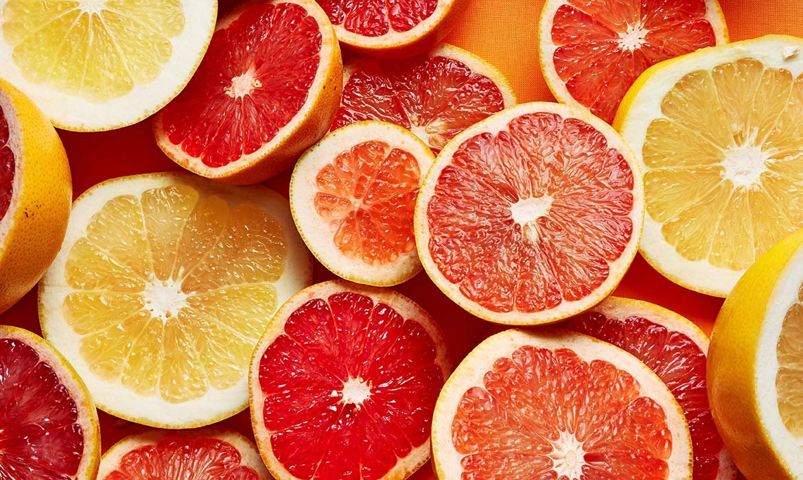 Además de los cuidados de la gama Revitalift Clásico y las Mascarillas Arcillas Puras de L’Oréal Paris, cuida tu alimentación con producto ricos en antioxidantes y vitaminas para una piel sana.